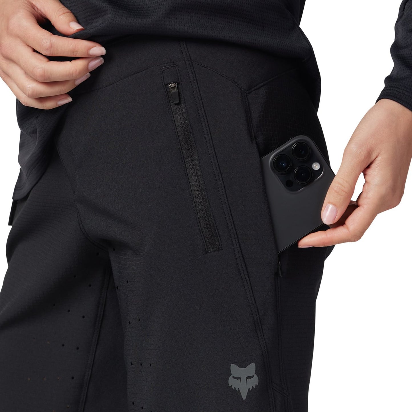 FOX DEFEND Shorts Damen Schwarz 2025