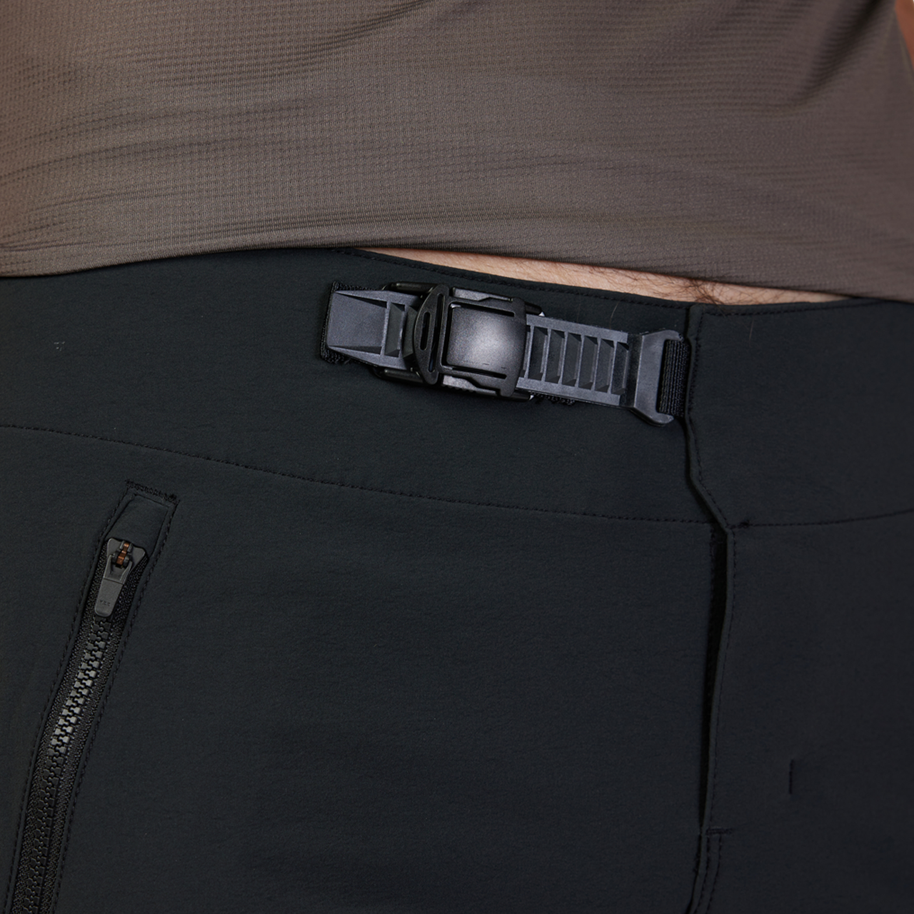 FOX FLEXAIR Shorts Schwarz