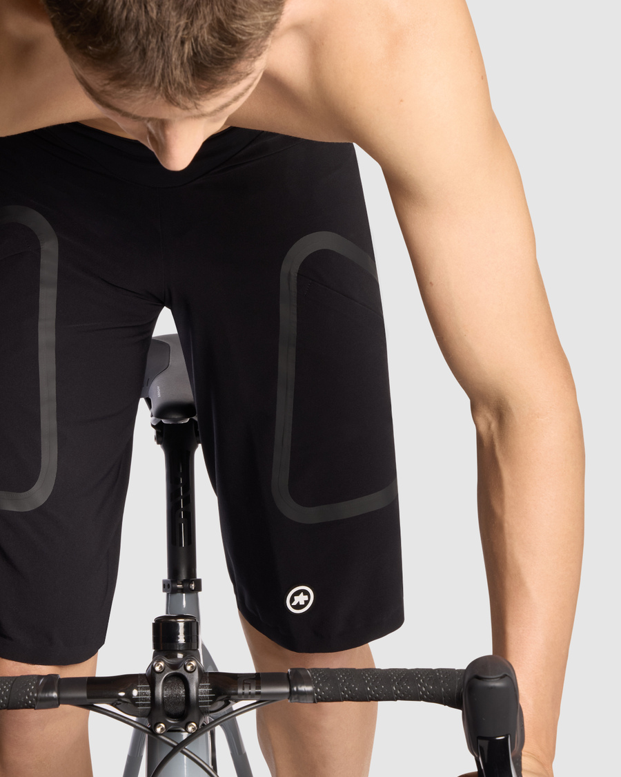 ASSOS TACTICA CARGO Shorts T3 Schwarz