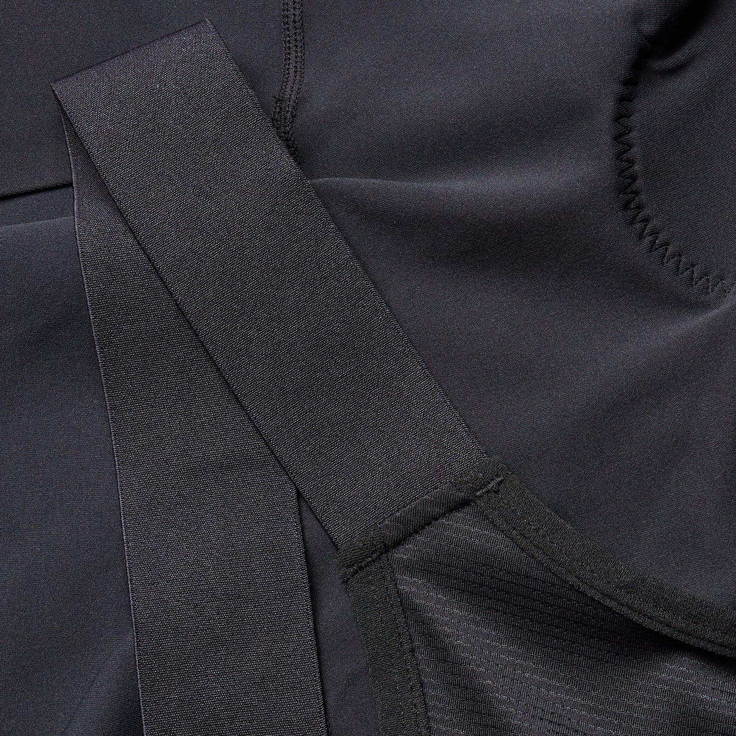 ENDURA LOOP Kurze Trägerhose Schwarz 2025