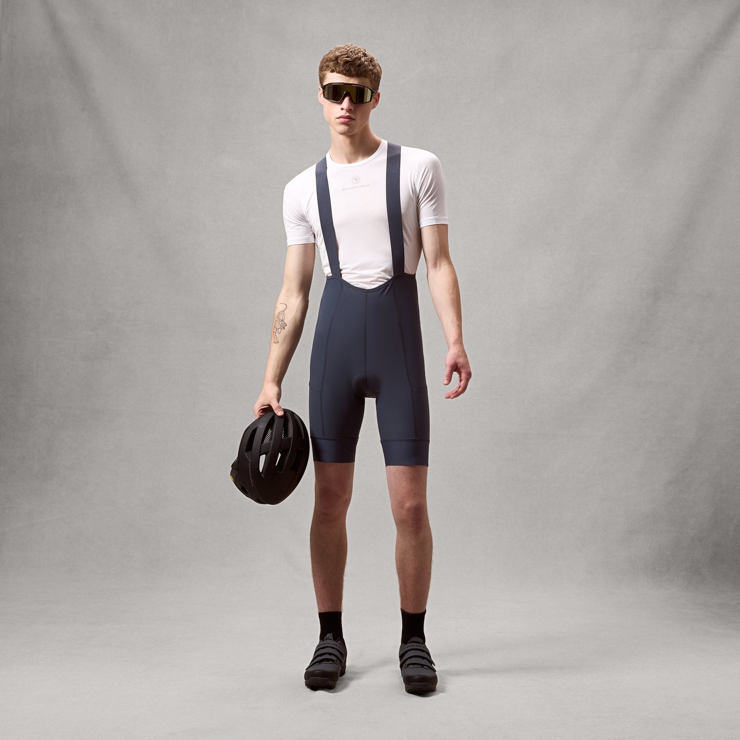 ENDURA LOOP Carbon Kurze Trägerhose Grau