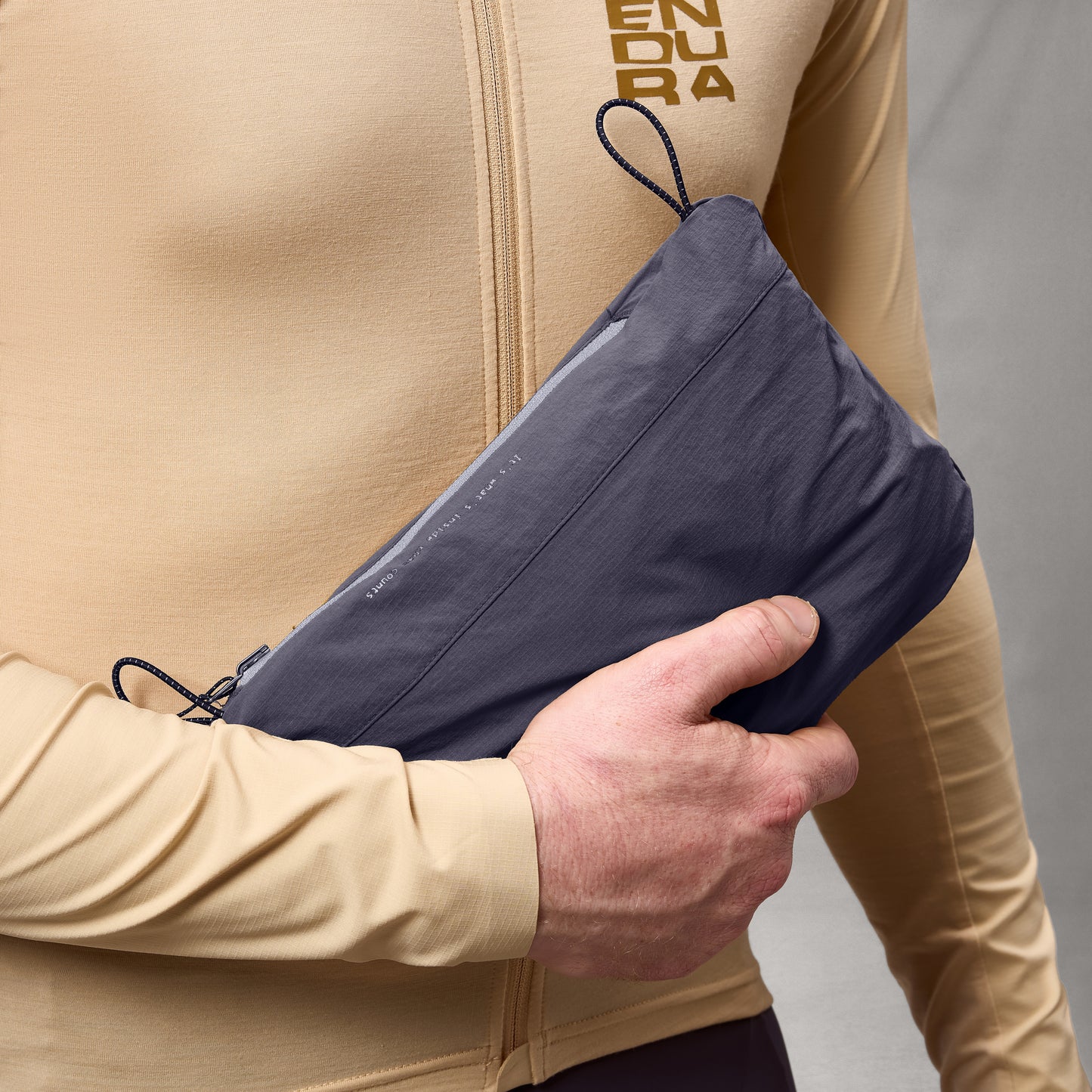 ENDURA ALLTRACK RIDE PACKABLE Carbon Jacket Grau