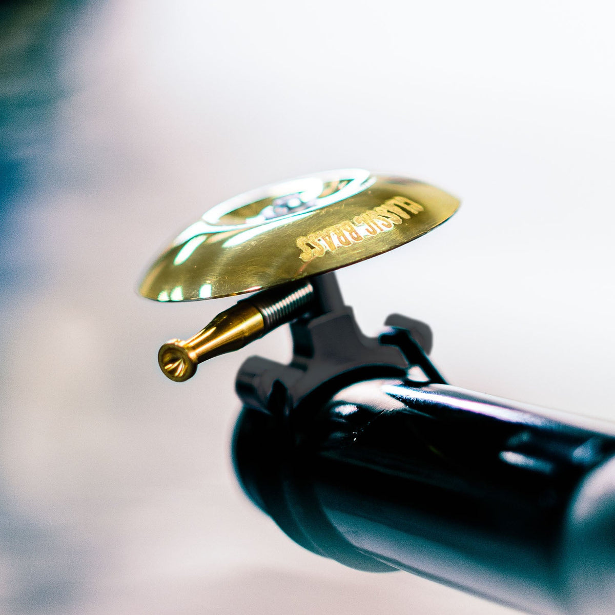 LEZYNE CLASSIC BRASS SHALLOW Fahrradklingel Schwarz