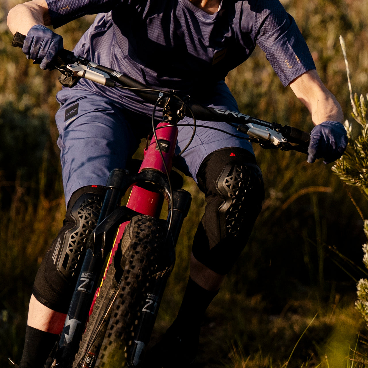 LEATT FLEXMESH Knieschützer Schwarz