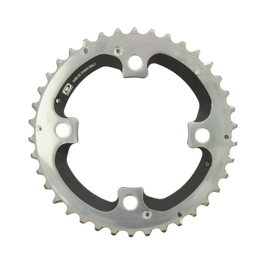 Äußeres Kettenblatt SHIMANO XTR M980 10-fach, 4-Loch, 104 mm — Ansicht des Kettenblatts vor weißem Hintergrund