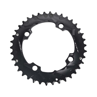 SRAM/TRUVATIV äußeres Kettenblatt, 10-fach, 4-Loch, 104 mm, schwarz — Ansicht des Kettenblatts vor weißem Hintergrund