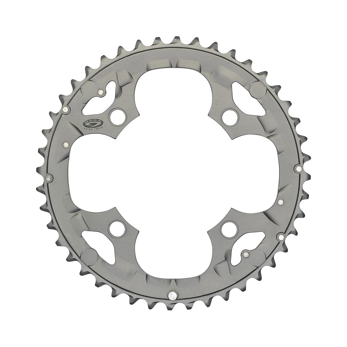 SHIMANO DEORE M590 äußeres Kettenblatt, 9-fach, 4-Loch, 104 mm, silber — Ansicht des Kettenblatts vor weißem Hintergrund
