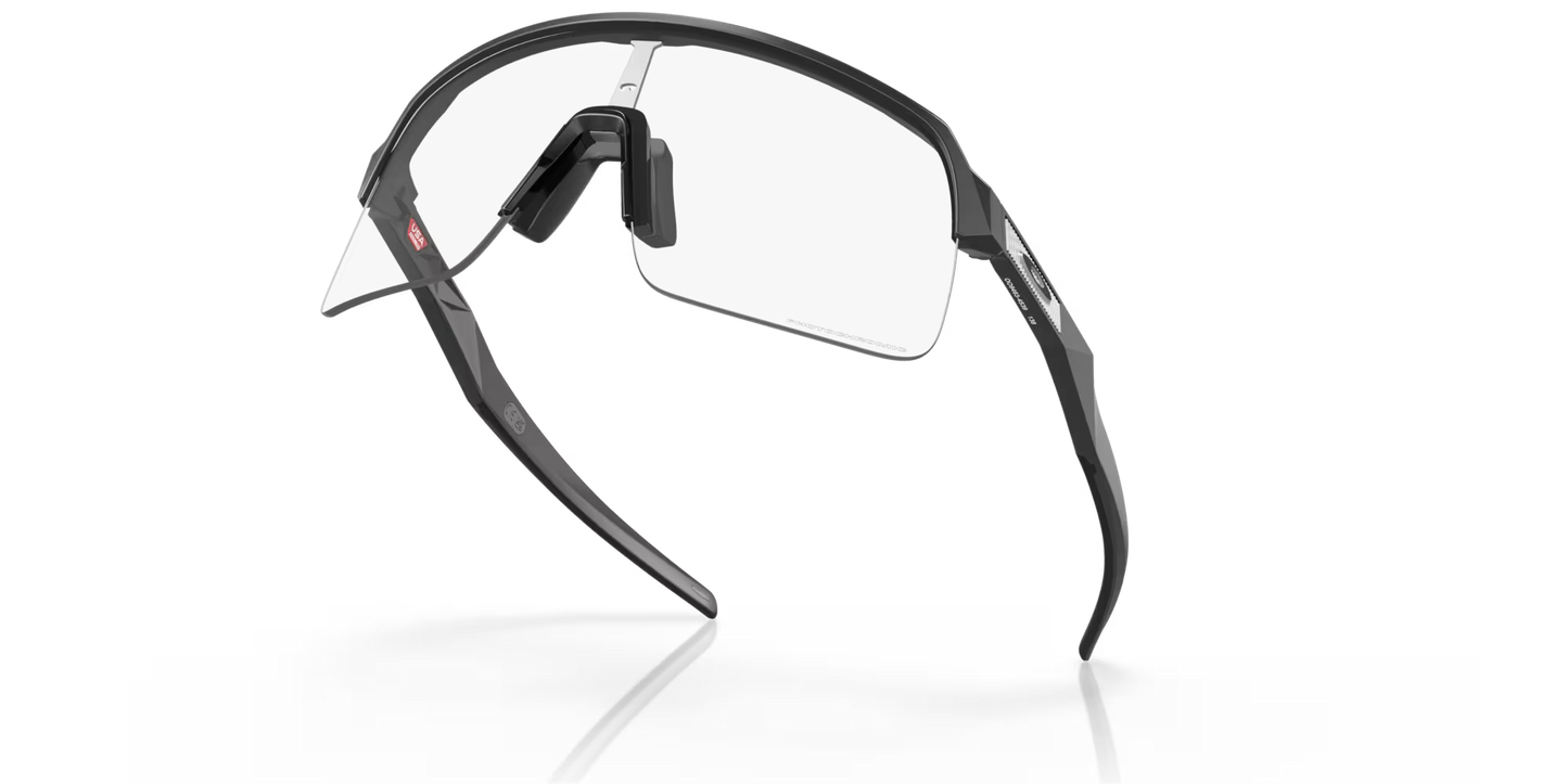 Brille OAKLEY SUTRO LITE Matt Carbon Glas Clear Photochromic - O9463-4539