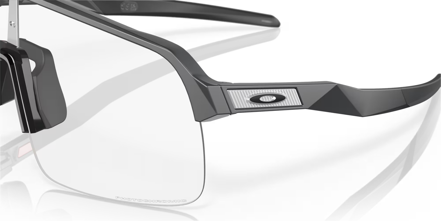 Brille OAKLEY SUTRO LITE Matt Carbon Glas Clear Photochromic - O9463-4539