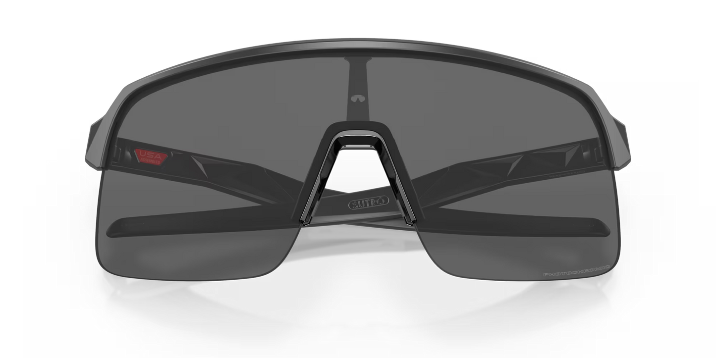 Brille OAKLEY SUTRO LITE Matt Carbon Glas Clear Photochromic - O9463-4539