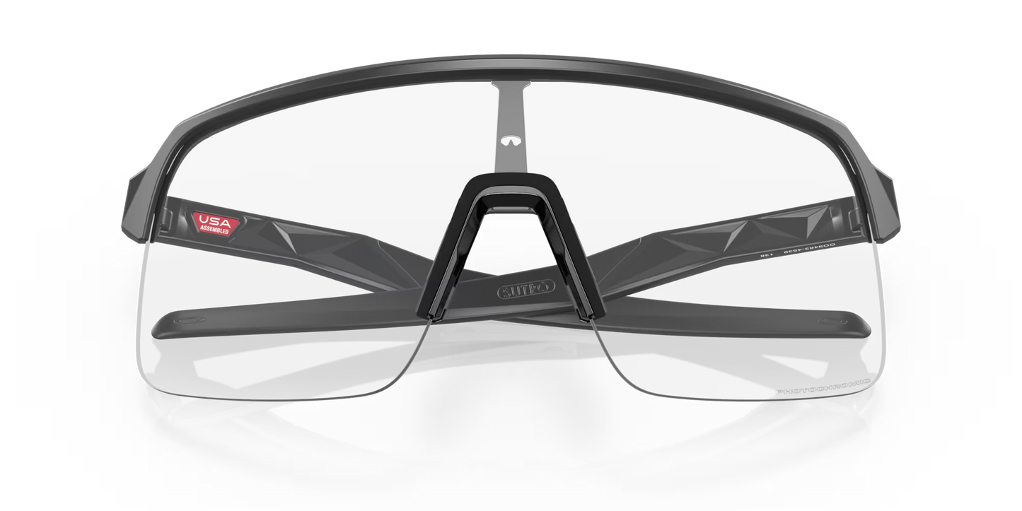 Brille OAKLEY SUTRO LITE Matt Carbon Glas Clear Photochromic - O9463-4539