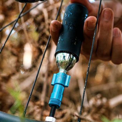 CO2-Inflator PEATY'S HOLESHOT MTB + 2 CO2-Gewindekartuschen 25 g Silber