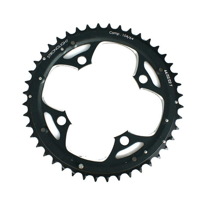Äußeres Kettenblatt STRONGLIGHT Aluminium 5083 9-fach, 4-Loch, 104 mm — Kettenblatt auf weißem Hintergrund