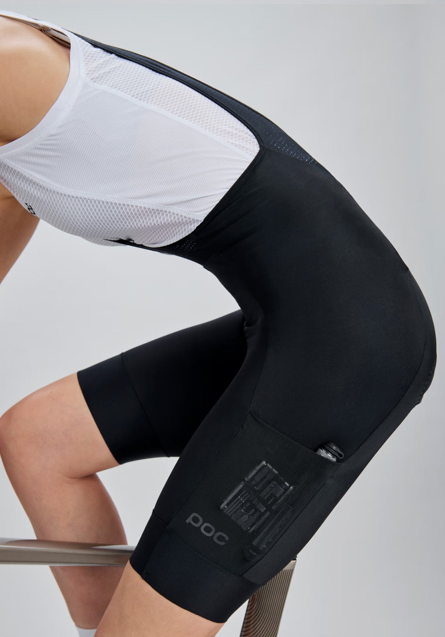 POC CADENCE CARGO Damen Kurze Trägerhose Schwarz