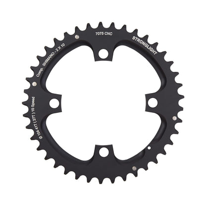 Äußeres Kettenblatt STRONGLIGHT Aluminium 7075 10-fach für Zweifachkurbeln, 4-Loch, 104 mm — Kettenblatt auf weißem Hintergrund