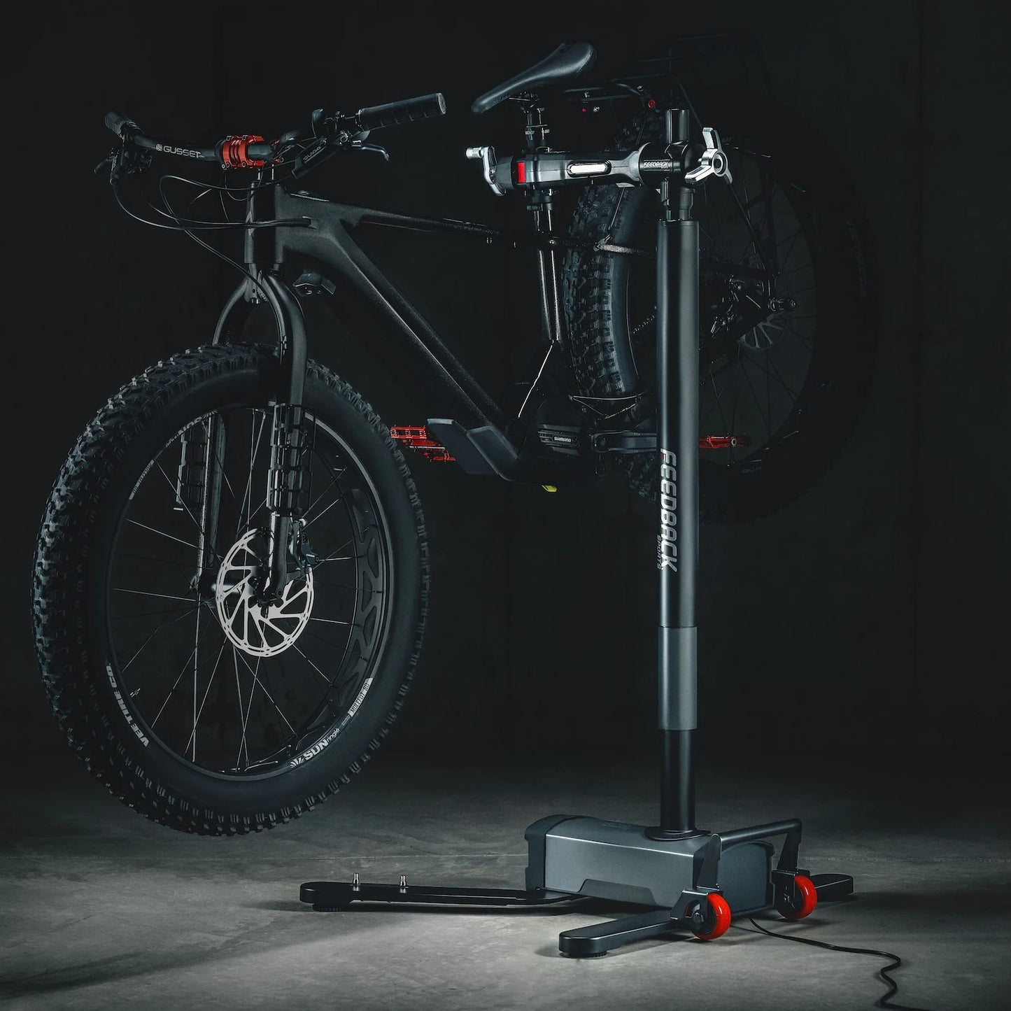 Elektrischer Stativfuß FEEDBACK SPORTS Pro E-Lift