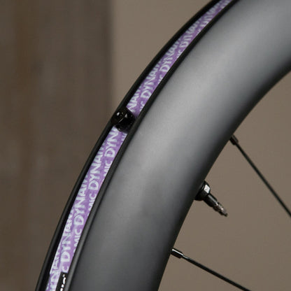 Anbringen des DYNAMIC BARKEEPER Tubeless-Felgenbands