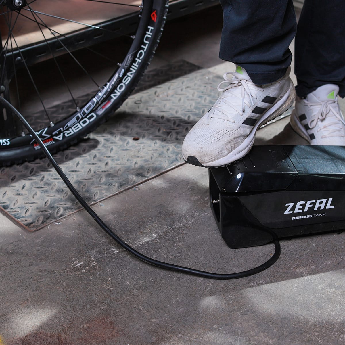 Pompe à Pied Compresseur Tubeless ZEFAL TANK