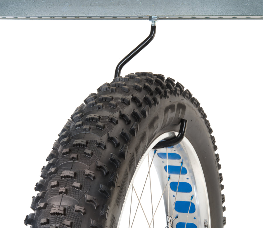 Montierter Park Tool 470XX mit eingehängtem Fatbike-Laufrad