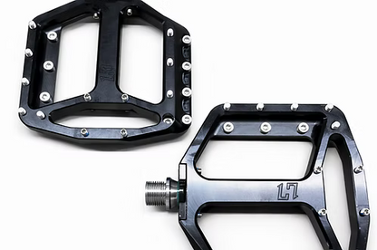 HXR COMPONENTS Plattformpedale mit Stahlachse Schwarz