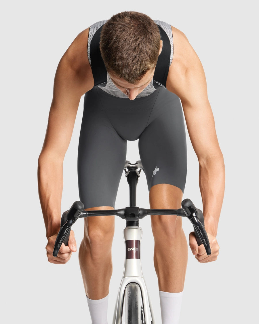ASSOS EQUIPE R S11 Kurze Trägerhose Grau