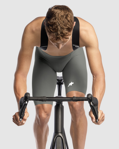 Kurz-Trägerhose ASSOS EQUIPE R S11 Khaki