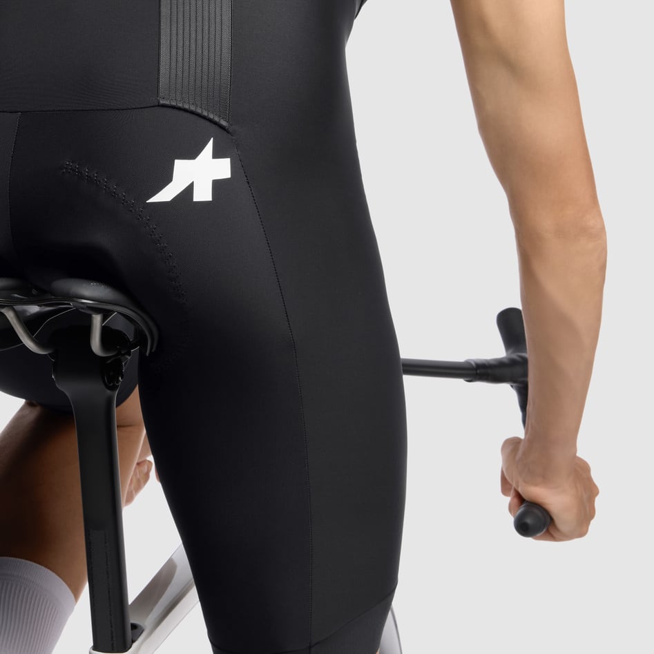 ASSOS MILLE GT S11 Black Kurze Trägerhose