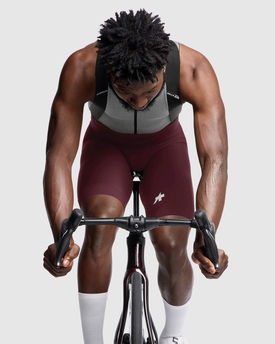Kurze Trägerhose ASSOS MILLE GT S11 Burgundy Red