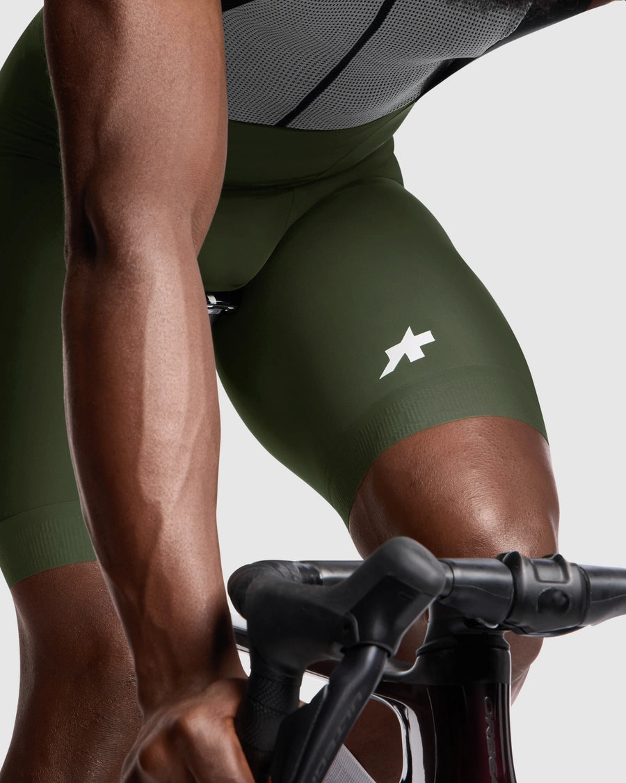 ASSOS MILLE GT S11 Moss Green Kurze Trägerhose