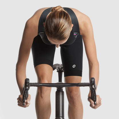 Kurze Damen-Trägerhose ASSOS UMA GT Damen C2 Schwarz