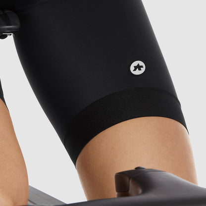 Kurze Damen-Trägerhose ASSOS UMA GT Damen C2 Schwarz