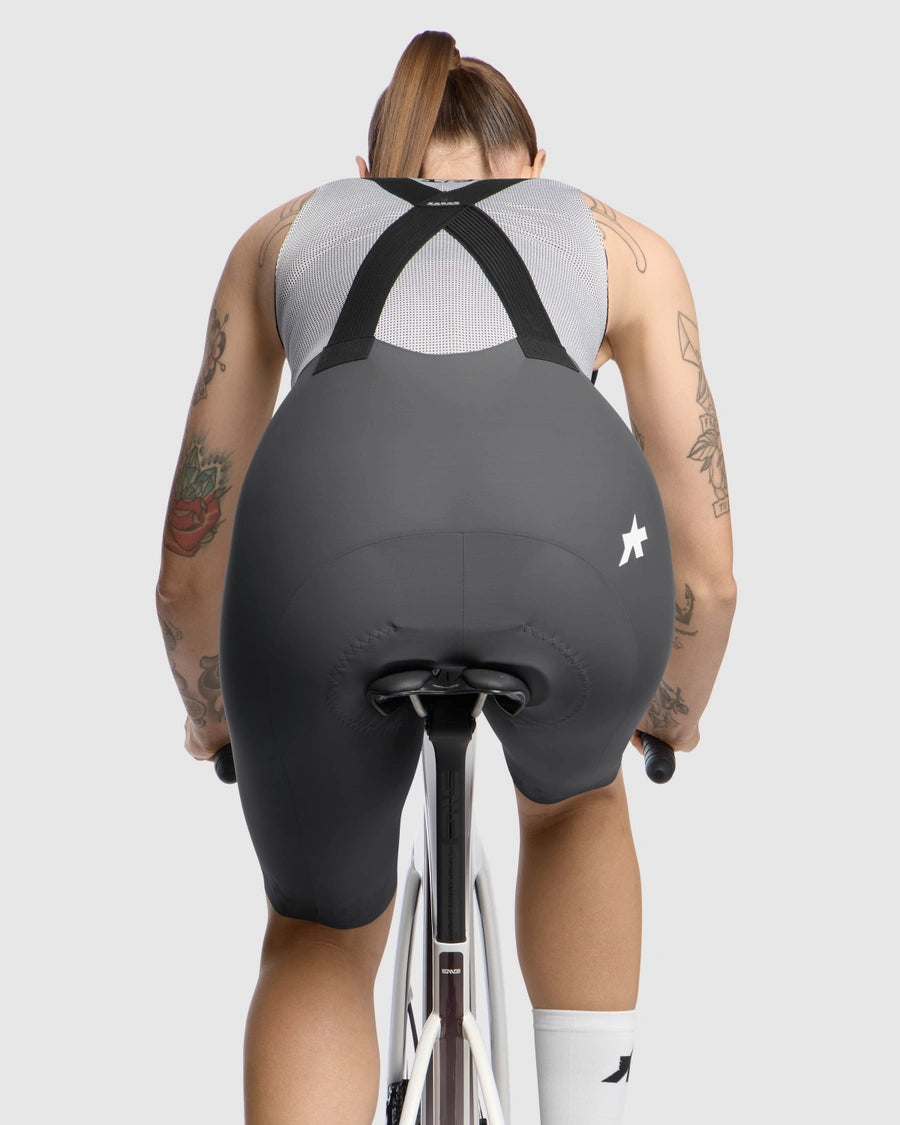 ASSOS DYORA R S11 Damen Kurz Trägerhose Grau