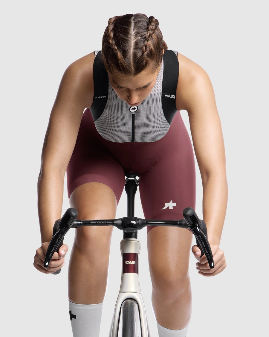 ASSOS UMA GT S11 Damen Burgundy Red Kurze Trägerhose