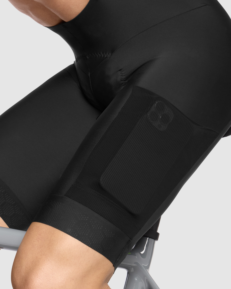 ASSOS TACTICA KIESKÄFER GRAVEL T5 Kurze Trägerhose Schwarz