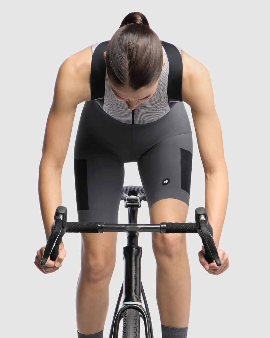 ASSOS TACTICA KIESKAFER T5 GRAVEL Kurze Trägerhose Frau Grau