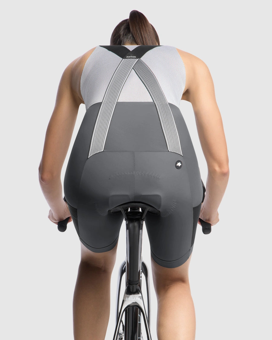 ASSOS TACTICA KIESKAFER T5 GRAVEL Kurze Trägerhose Frau Grau