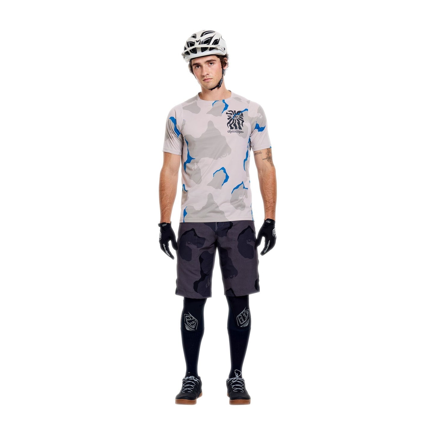 TROY LEE DESIGNS SKYLINE PRO FLOW CAMO Carbon Shorts mit Liner BN3TH