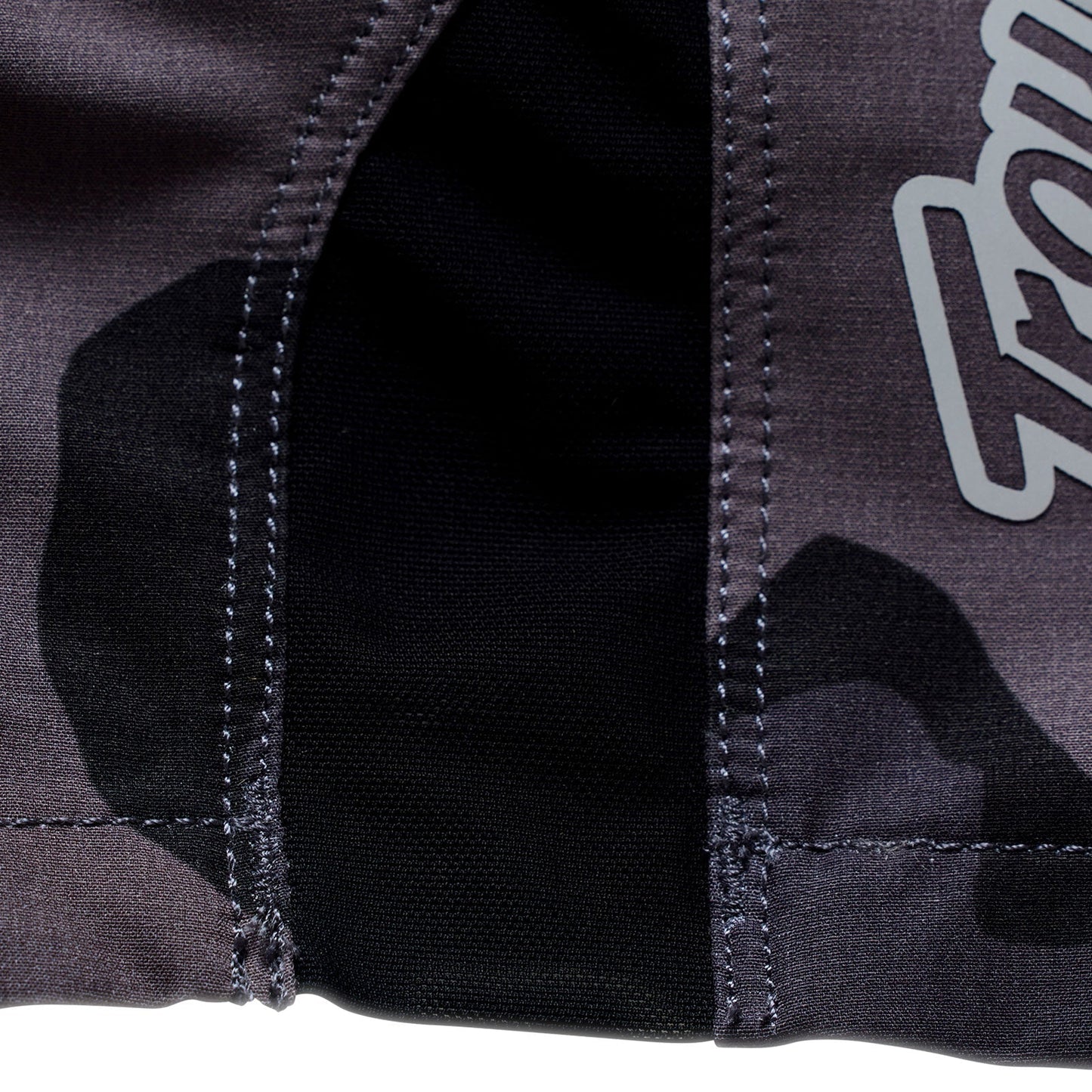 TROY LEE DESIGNS SKYLINE PRO FLOW CAMO Carbon Shorts mit Liner BN3TH