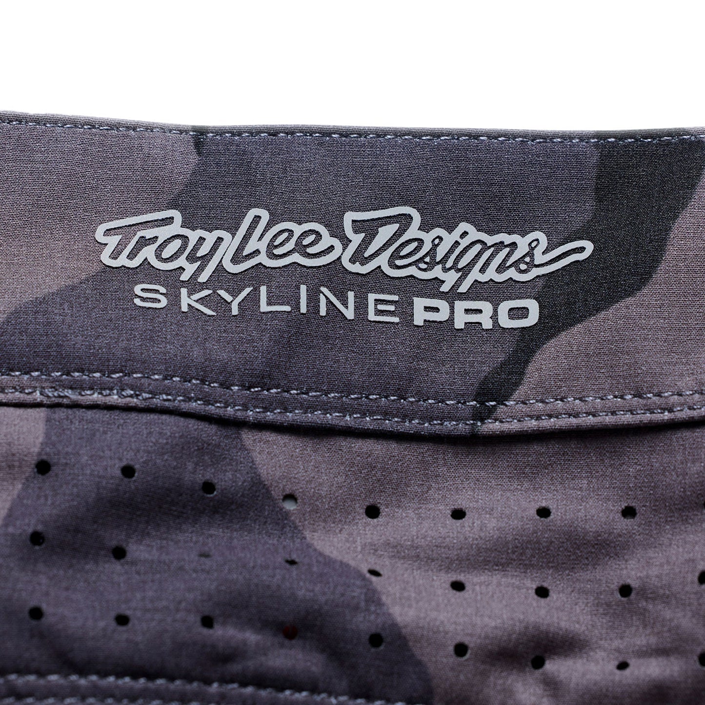 TROY LEE DESIGNS SKYLINE PRO FLOW CAMO Carbon Shorts mit Liner BN3TH