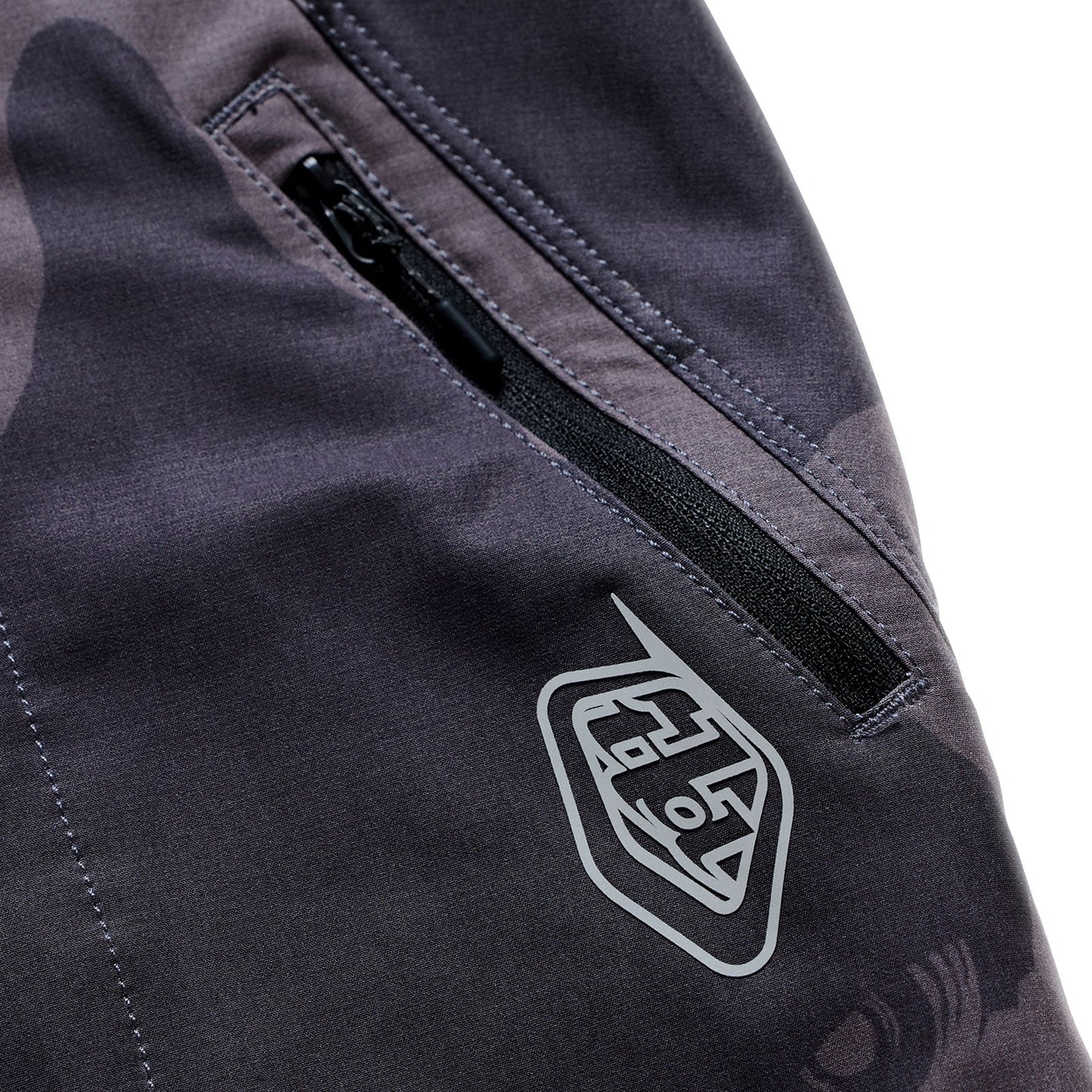 TROY LEE DESIGNS SKYLINE PRO FLOW CAMO Carbon Shorts mit Liner BN3TH