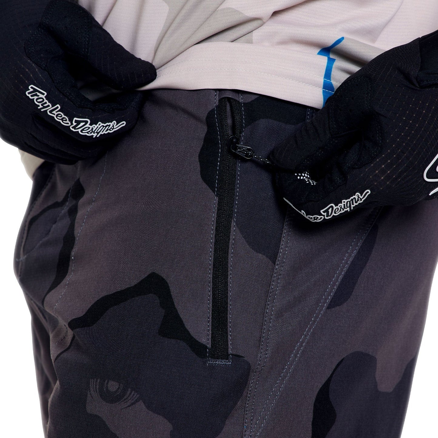 TROY LEE DESIGNS SKYLINE PRO FLOW CAMO Carbon Shorts mit Liner BN3TH