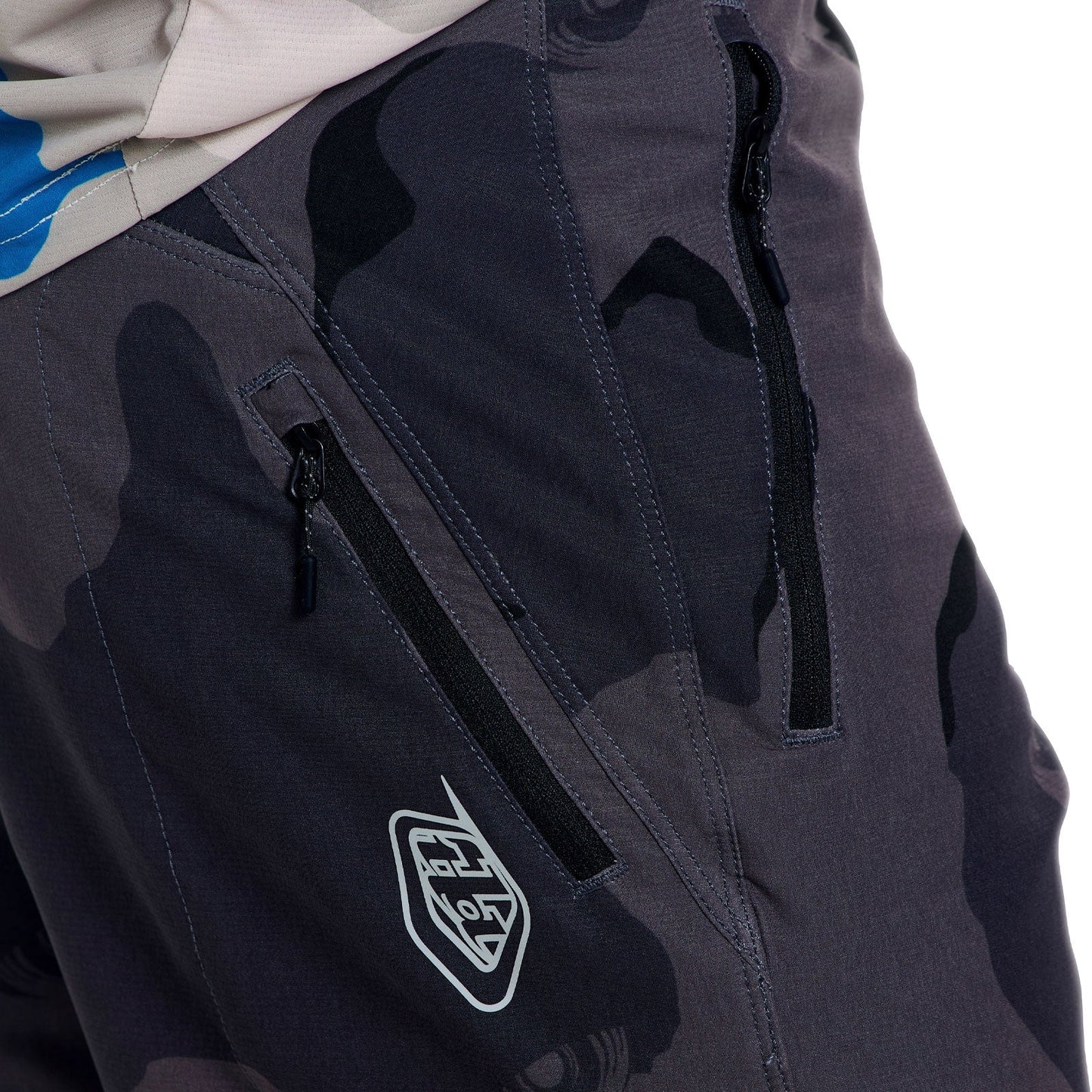 TROY LEE DESIGNS SKYLINE PRO FLOW CAMO Carbon Shorts mit Liner BN3TH