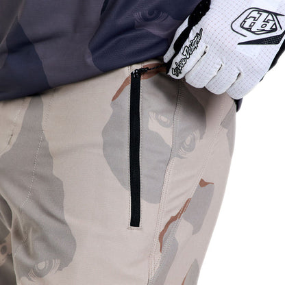 Short TROY LEE DESIGNS SKYLINE PRO FLOW CAMO Pumice mit Liner BN3TH