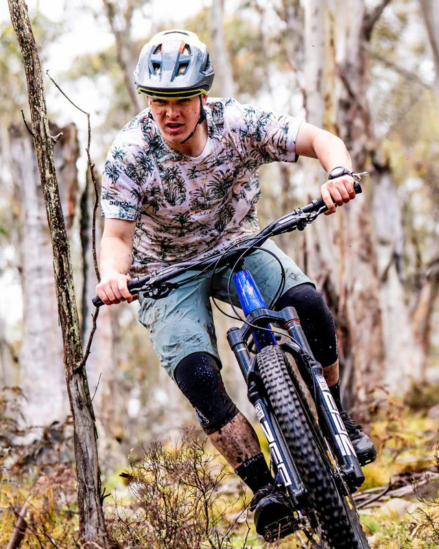 DHARCO TRAIL ENVY Shorts Grün