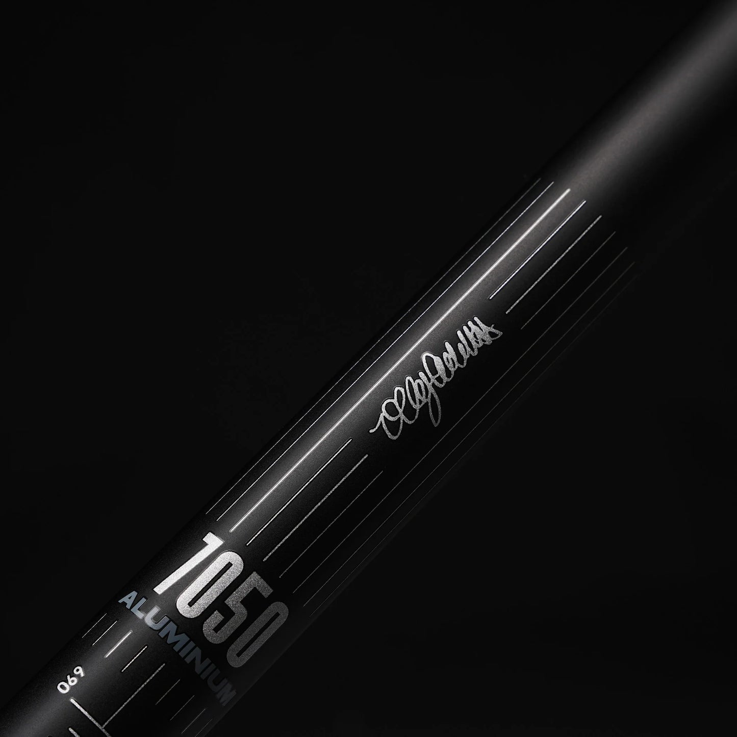 Kleiderbügel DMR 800 VIBROCORE Rise 65mm 780mm Schwarz