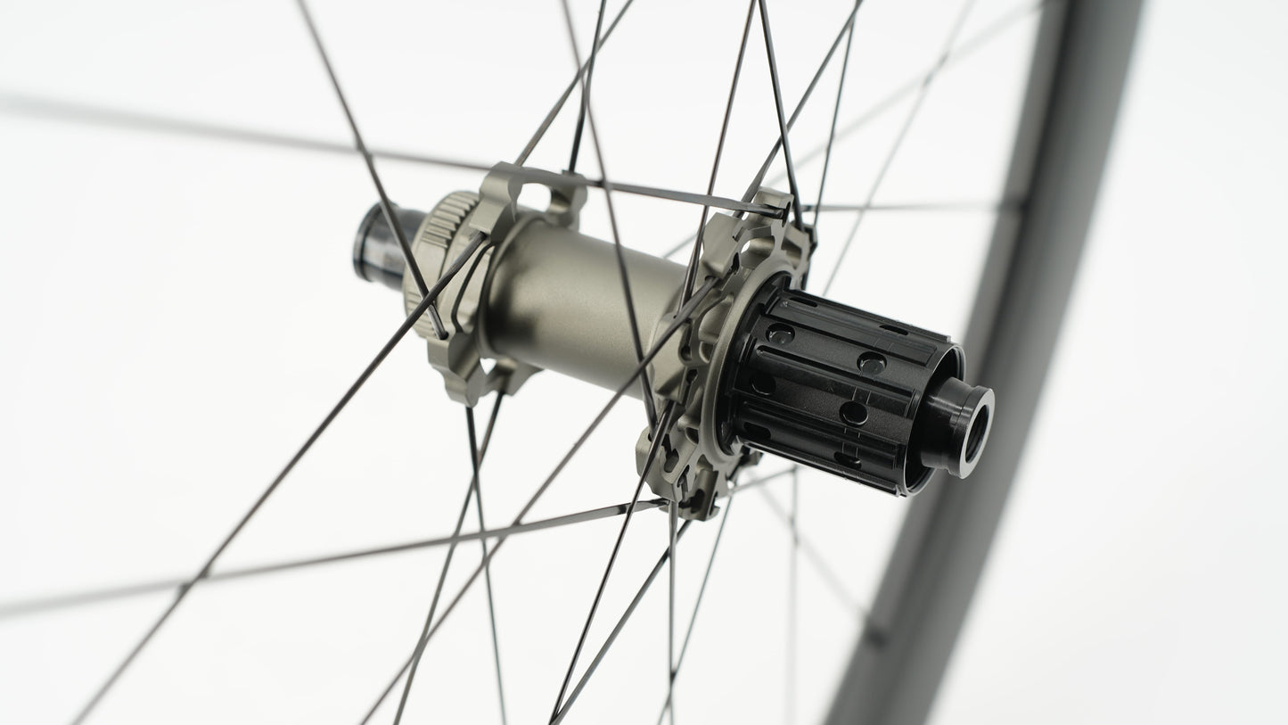 Laufradpaar SCOM AERO Tubeless Ready (Center Lock)