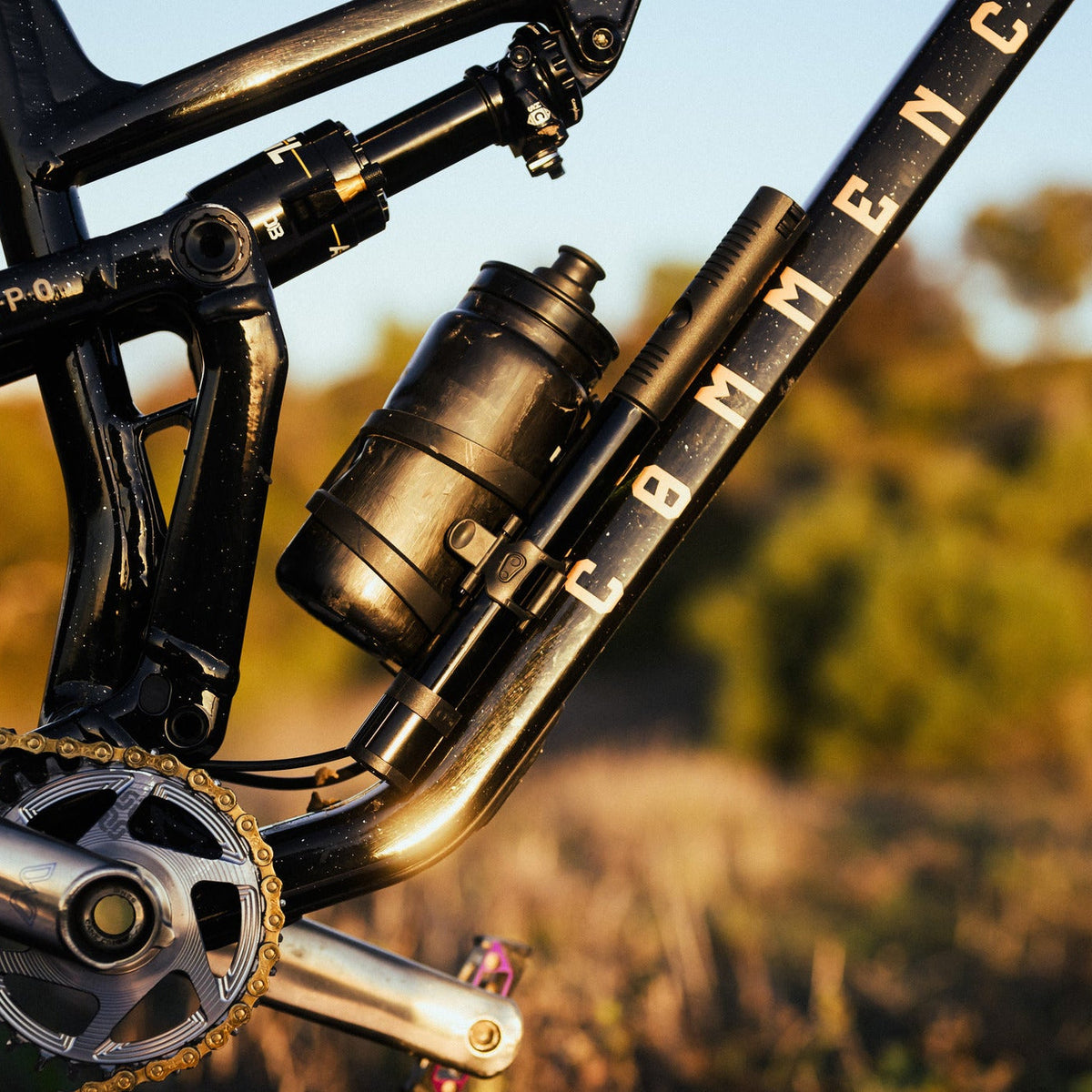 KLIC HV mit Manometer + PLUG TOOL am Fahrrad montiert
