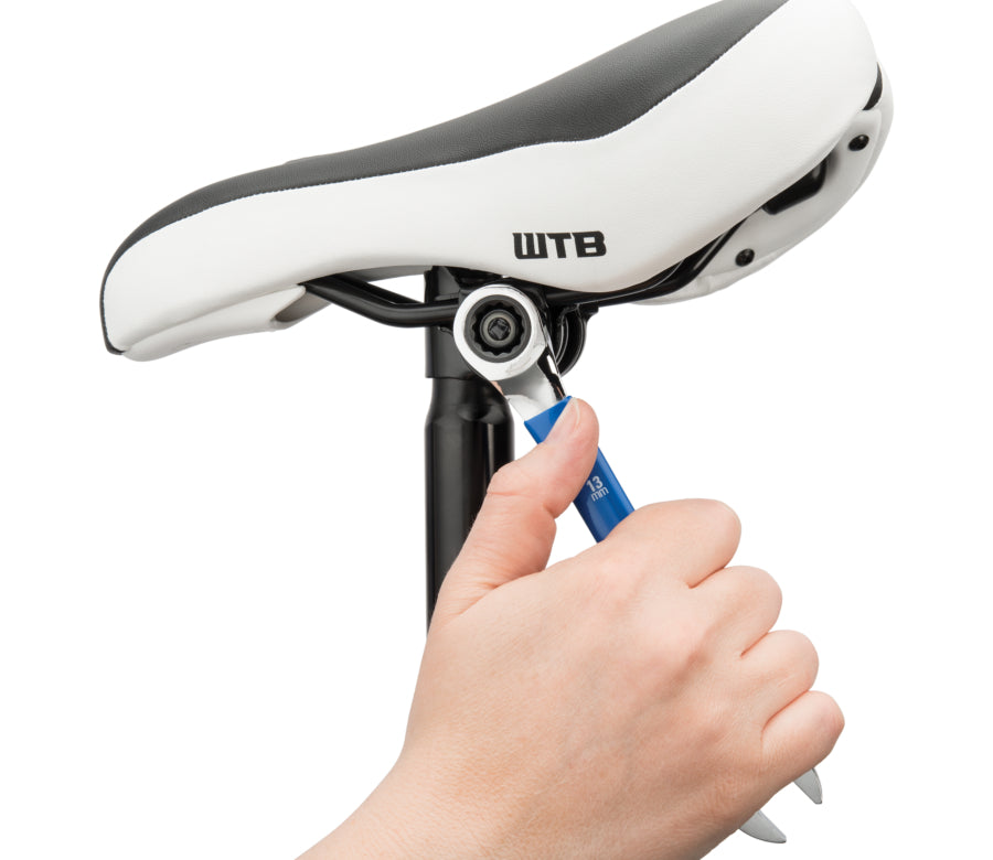 Park Tool MWR-13 beim Festziehen einer Sattelklemme