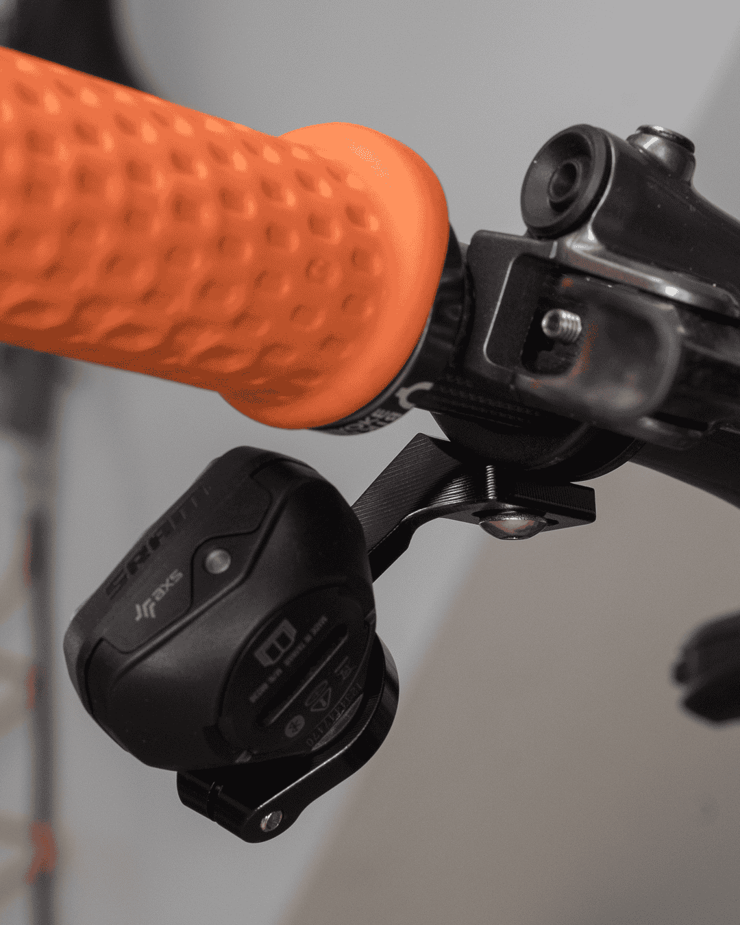BIKEYOKE PODDY EV Schelle für SRAM AXS POD Schalthebel rechts