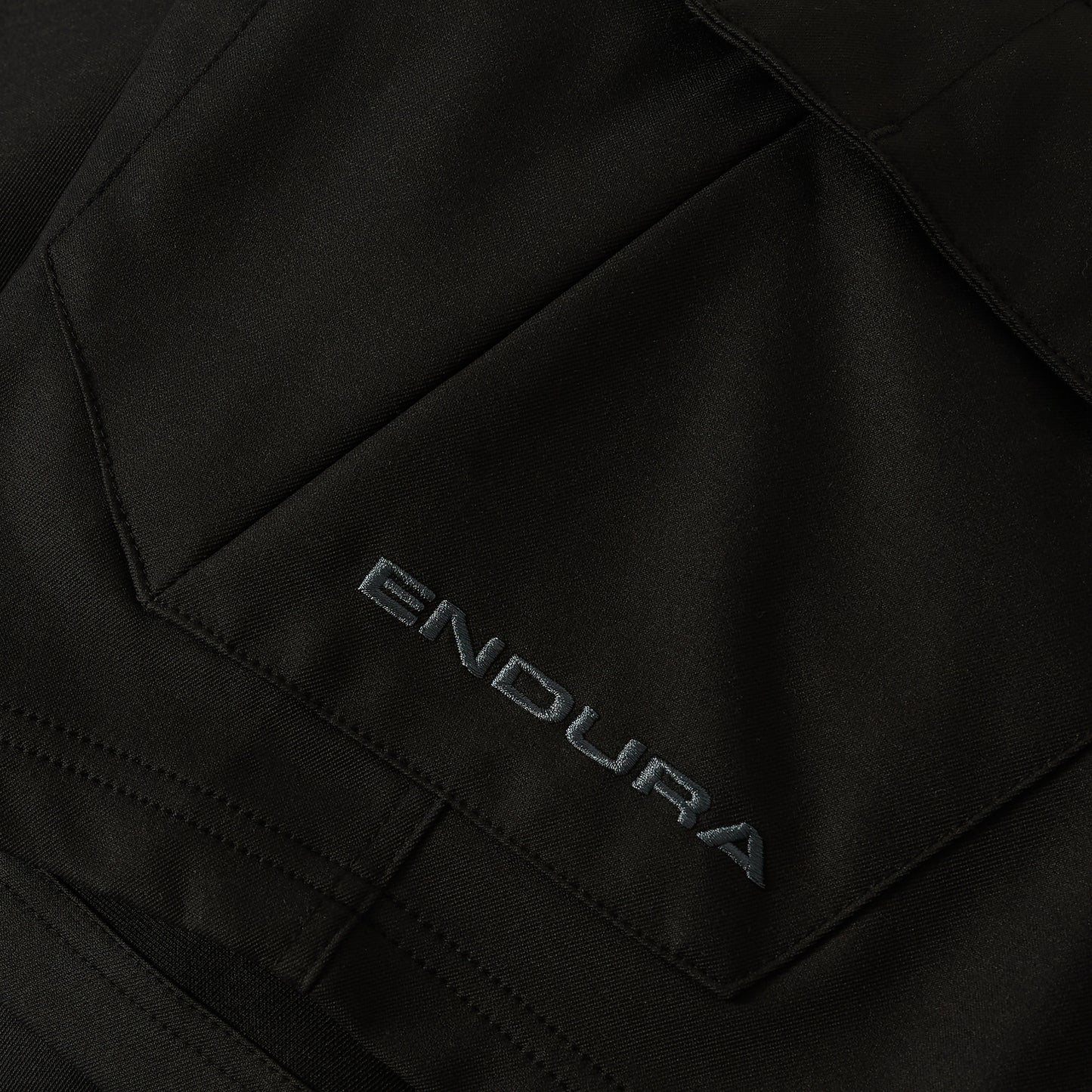 ENDURA LOOP CARGO Shorts Schwarz